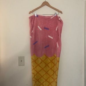 Kids Petite Ice Cream Cone Fuzzy Fleece Blanket